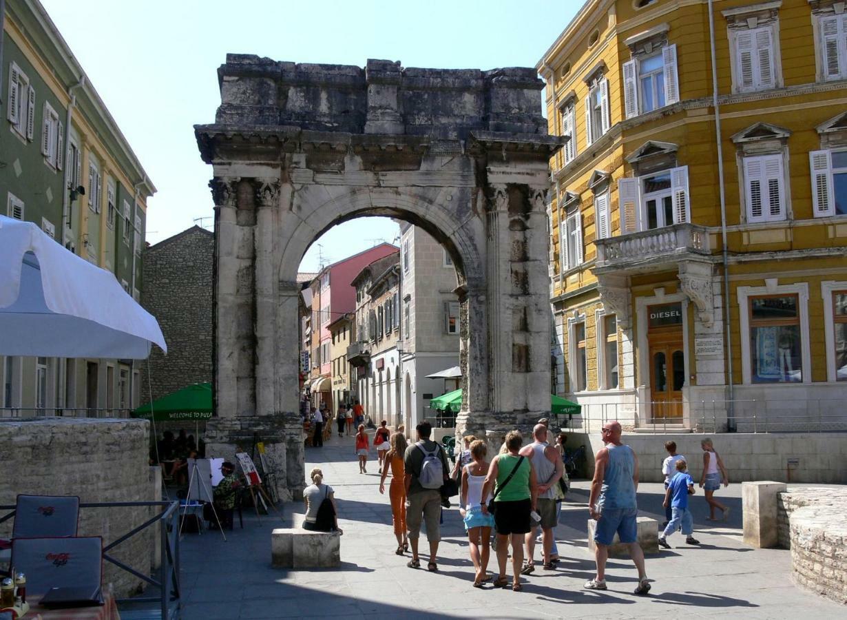 Ferienwohnung Centar Old Town, With Free Private Parking Pula Exterior foto