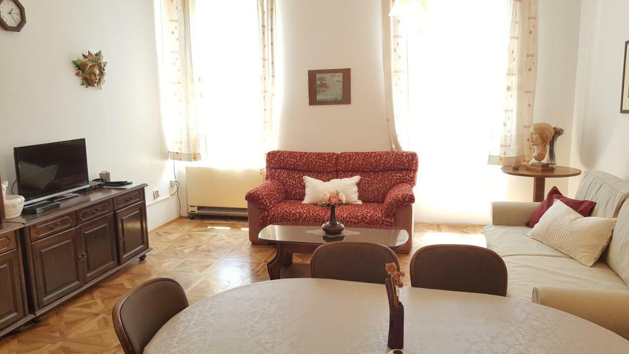 Ferienwohnung Centar Old Town, With Free Private Parking Pula Exterior foto